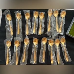 Supreme cutlery - 16 Mark VII gold demi tasse spoons